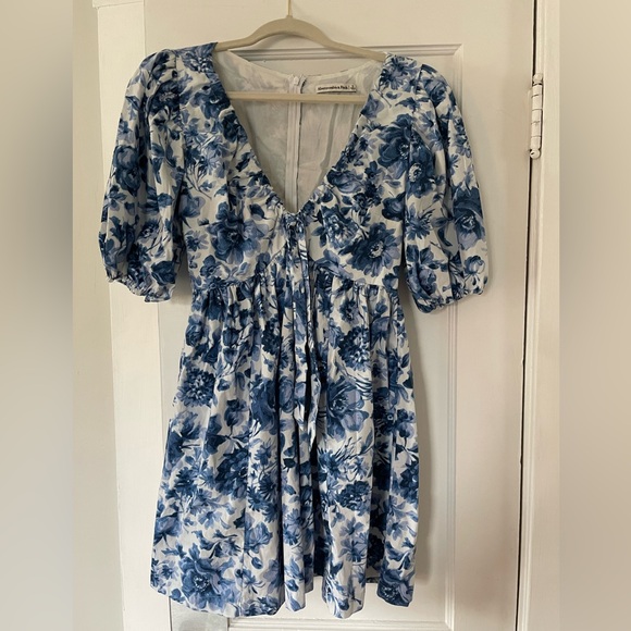 Abercrombie & Fitch Dresses & Skirts - Abercrombie puff sleeve dress